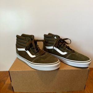 Green olive color hightop Vans men Size 8.5
